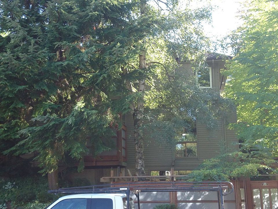 2nd image of 1521 NE Ravenna Blvd