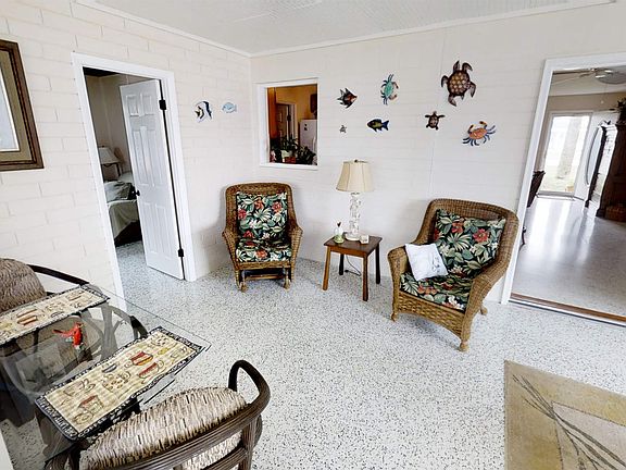 3rd image of 6 Seabreeze Dr
