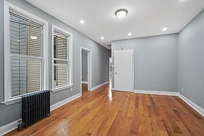 1st image of 2922 Lawton Ave #B