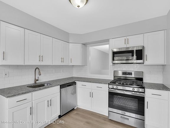 2nd image of 34 Camelot Court #7