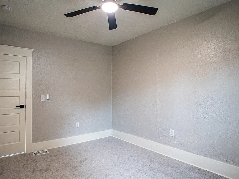 112 Topping Ave — Photo 13