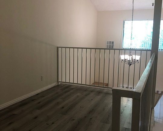 4th image of 961 S Manhattan Pl APT 3