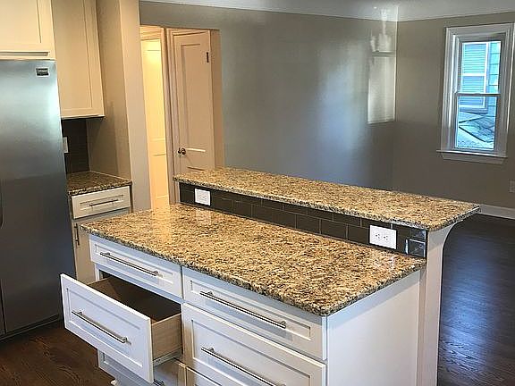 2nd image of 3565 Oakshire Ave