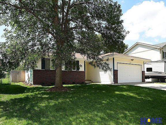 2nd image of 1611 SW 13th Street Cir