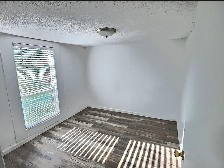 105 Michael Ln — Photo 9