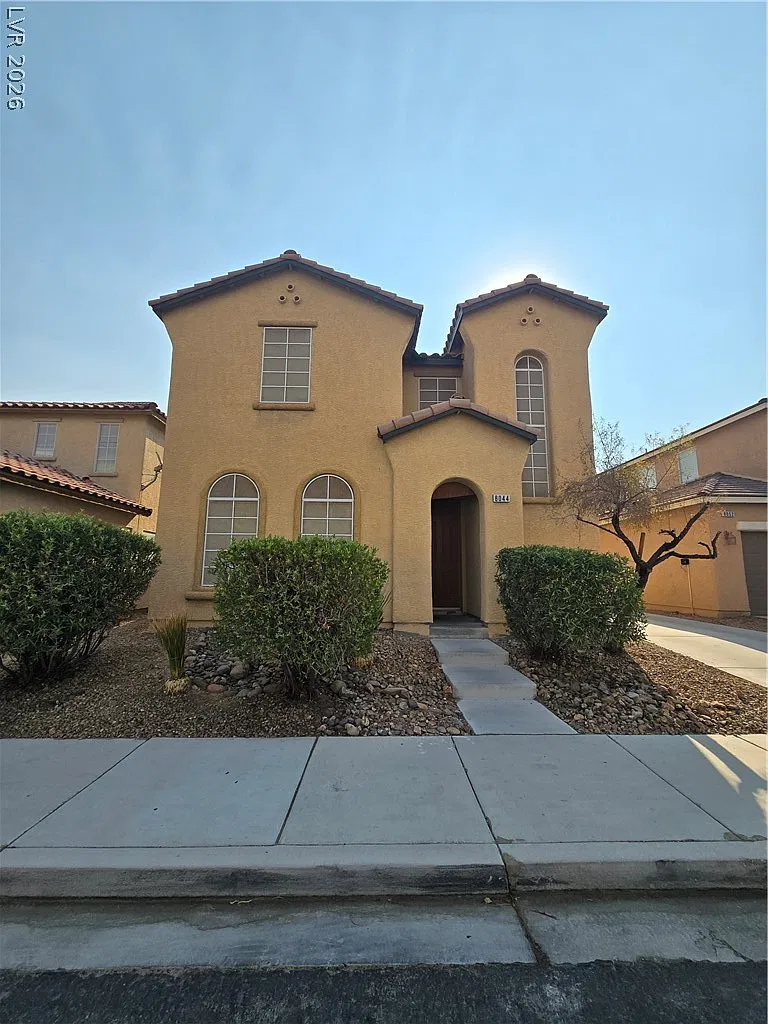 4 bed, 2.5 bath, 2021 sqft, $2,150 — Photo 1