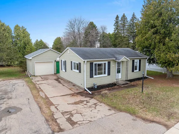 1705 30th Ave, Menominee, MI 49858