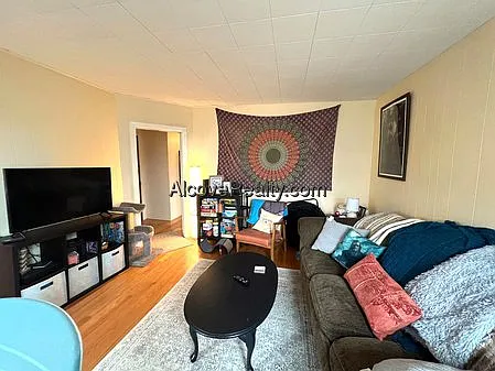 Cameron Ave — Photo 6