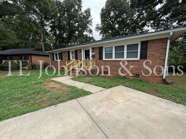 425 Cody Cir — Photo 31