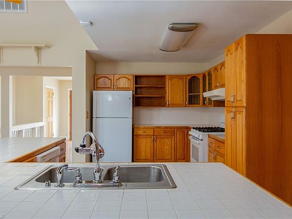 5th image of 1511 Sharon Rd