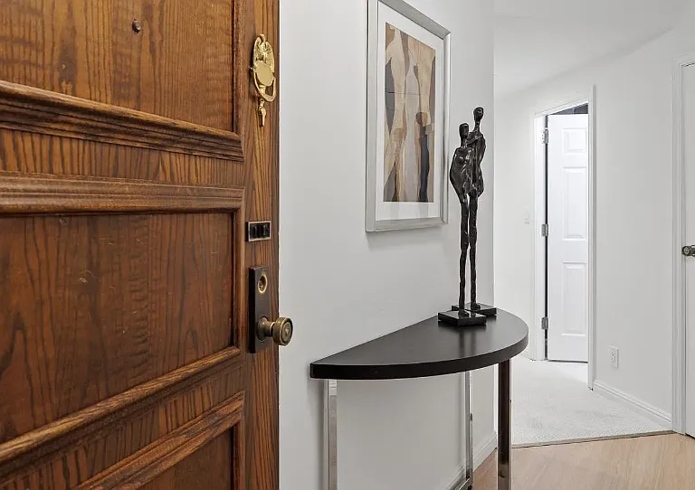 555 Laurel Ave #0 — Photo 2