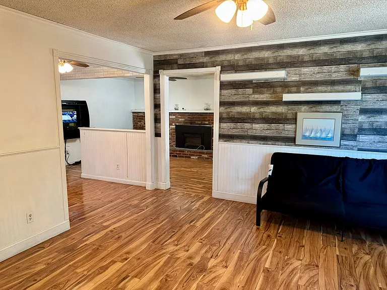 1880 Barnett Way — Photo 6