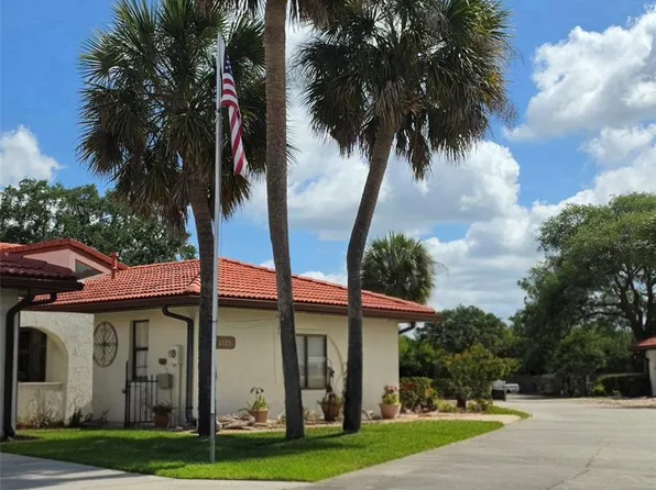 2725 Clubhouse Dr, Lake Wales, FL 33898