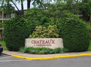 3115 Patrick Henry Dr APT 520, Falls Church, VA 22044