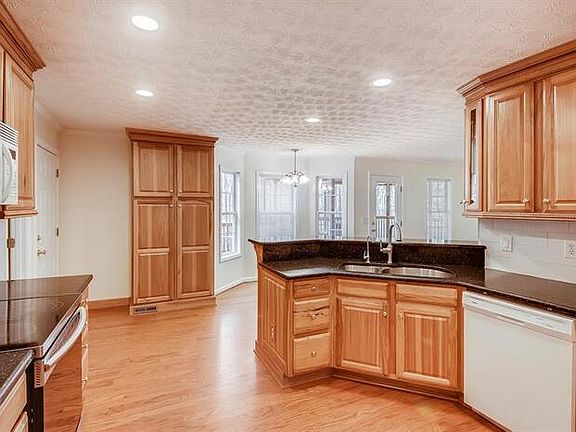 4th image of 2785 Magnolia Cara Dr SW
