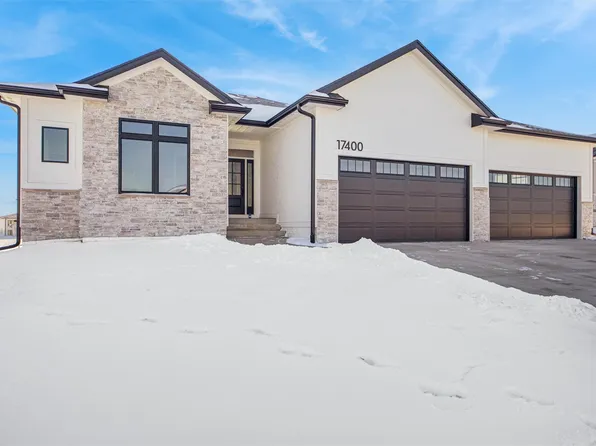 17400 N Valley Dr, Urbandale, IA 50323