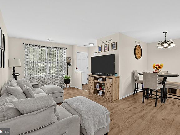 2nd image of 2828 Saxton Rd