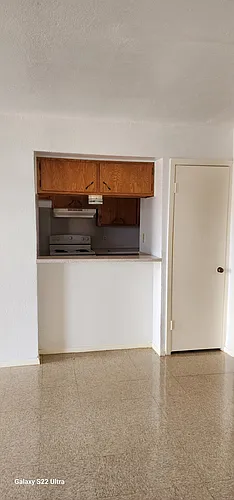 Colonial Apartments Photo 1