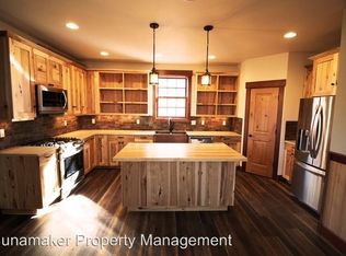 3960 Carr Dr, Hood River, OR