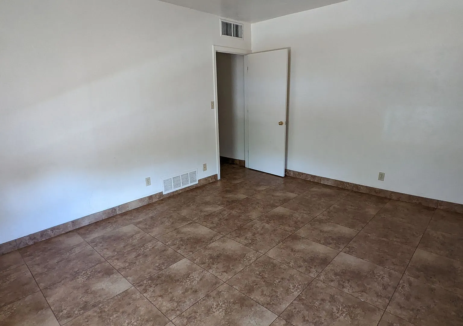 Duplex Unit for Rent — Photo 3