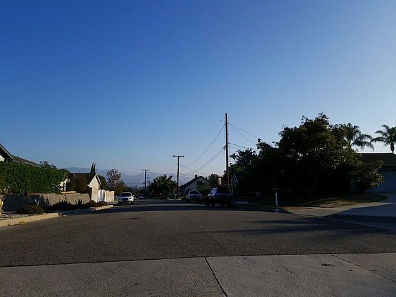 5th image of 842 E Lemon Dr