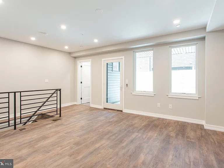 1619 Bainbridge St #1 — Photo 7