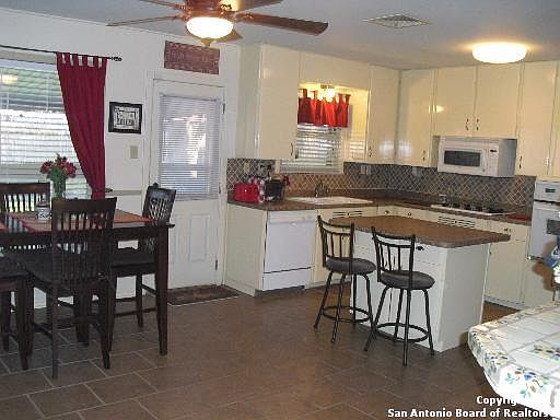 3rd image of 118 Northaven Dr