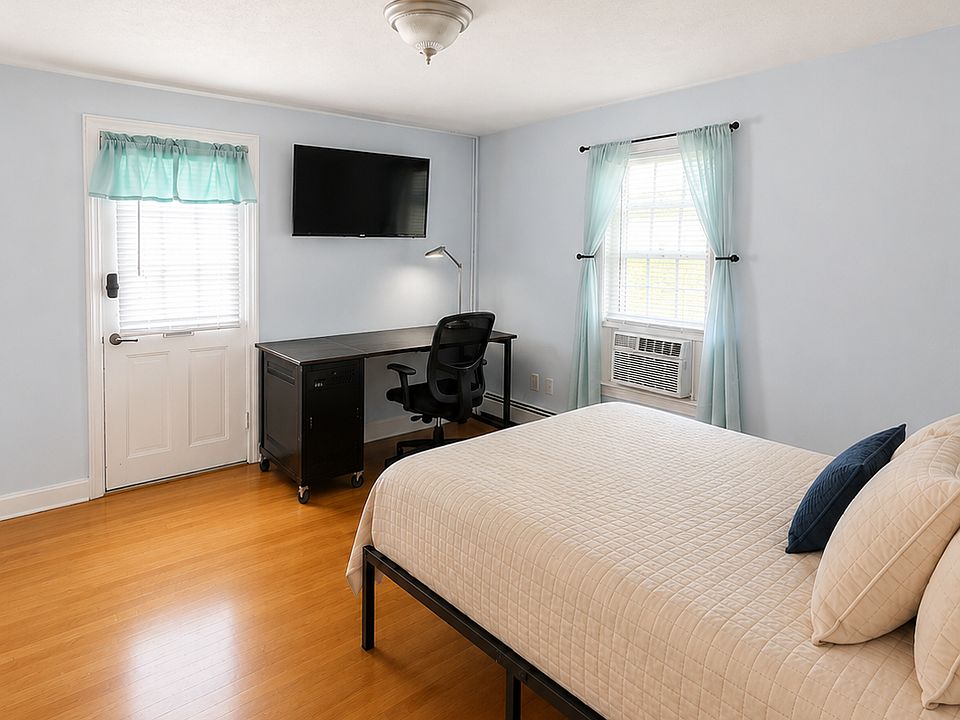 2nd image of 28 Main St APT 4