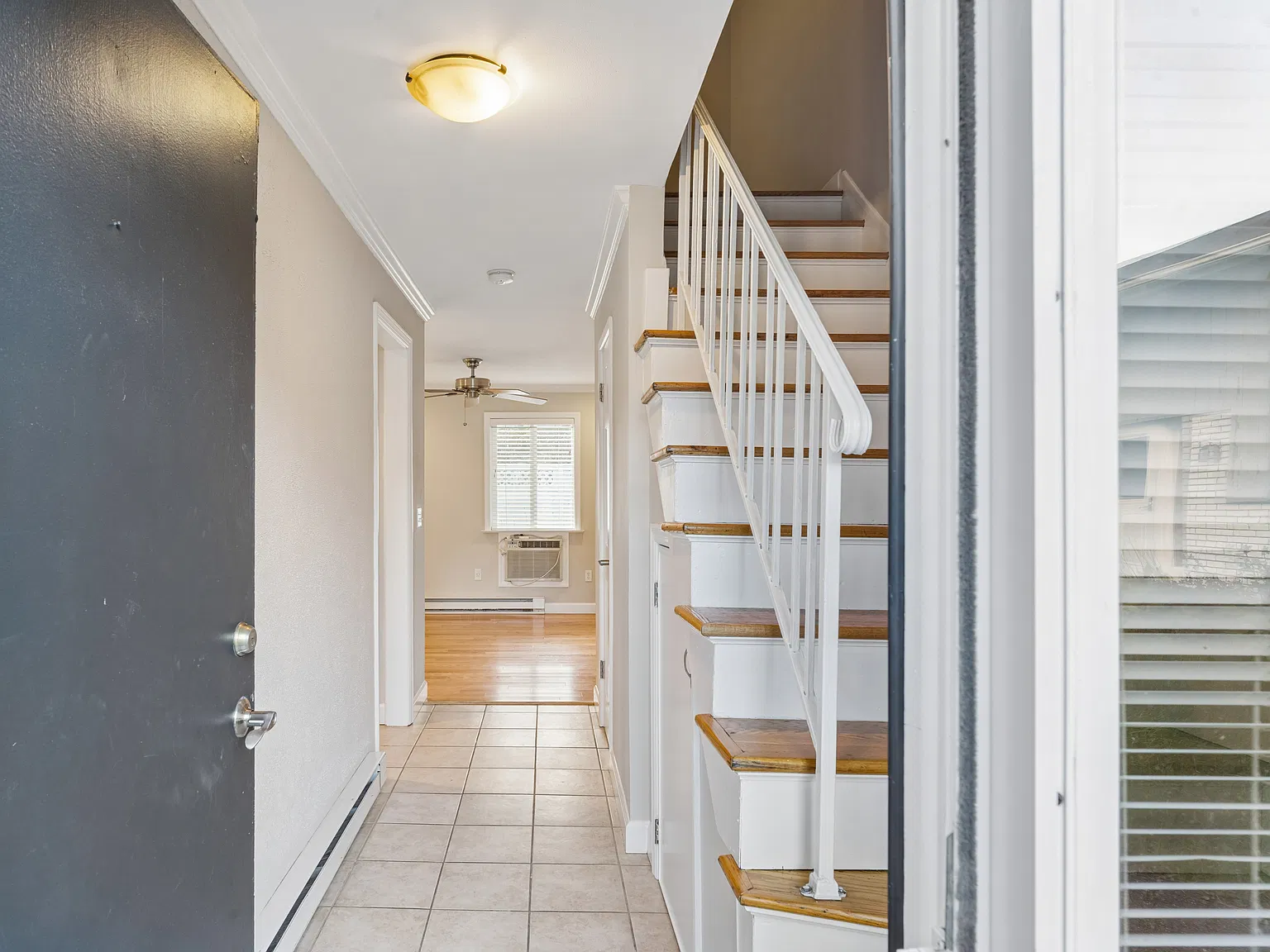 2 bed, 1.5 bath, 1144 sqft, $2,450 — Photo 2
