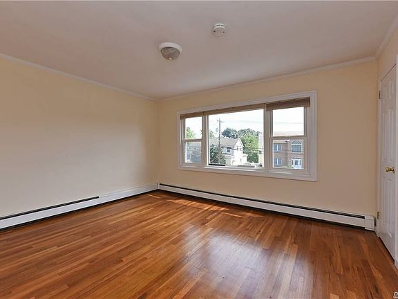 4th image of 22 Wright Ave #2