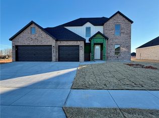 633 Primitivo Ave, Tontitown, AR 72762