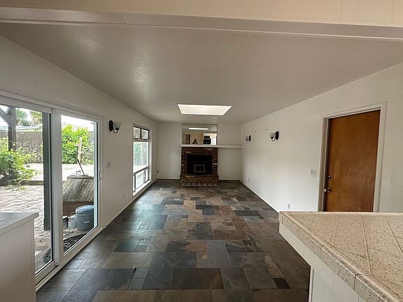 4th image of 21 Karen Dr