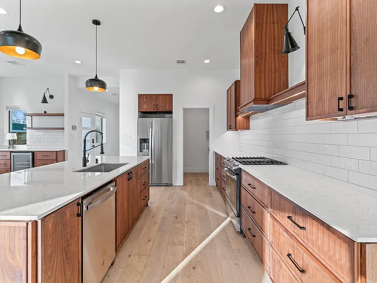 3802 Commerce St — Photo 1