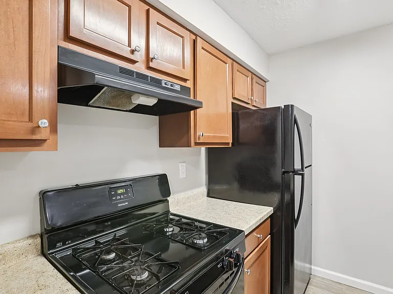 Twyckenham Apartments — Photo 16