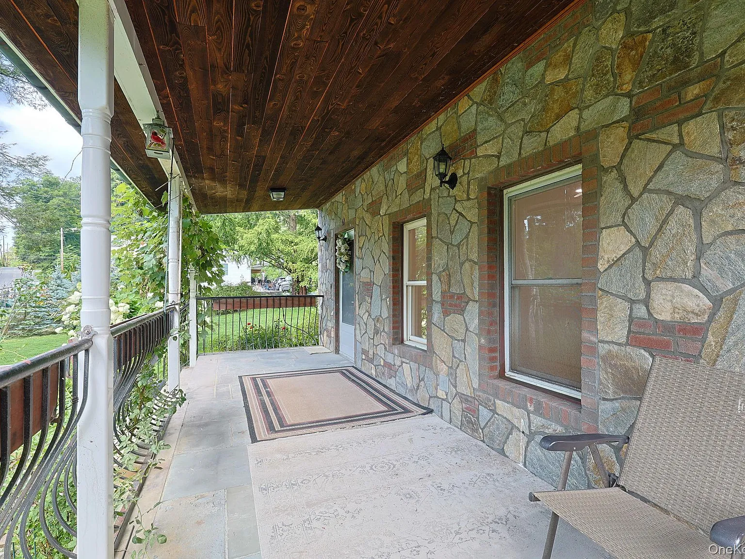 3 bed, 2.0 bath, 1500 sqft, $4,000 — Photo 2