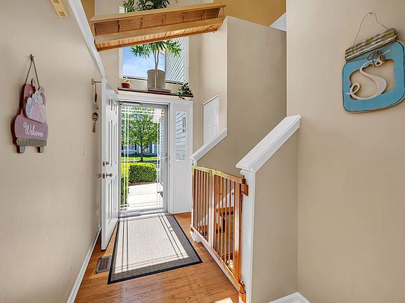 4th image of 2501 Red Oak Ct