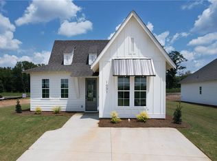 1162 Woodland Cir, Opelika, AL 36801