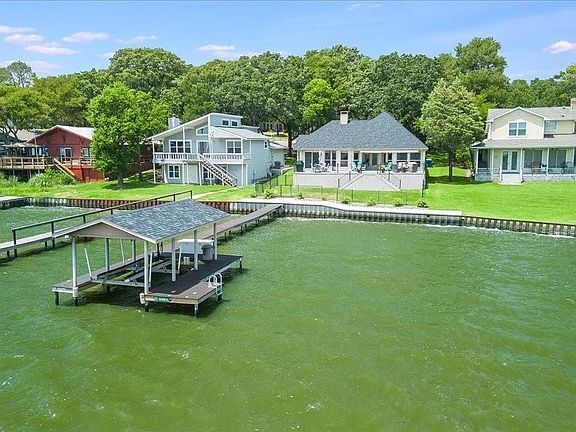 3rd image of 219 Admiral Dr