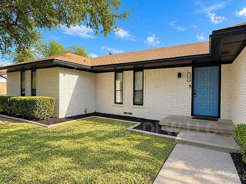 2404 Kentfield Dr