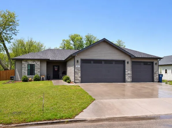 433 W 4th St, Solomon, KS 67480