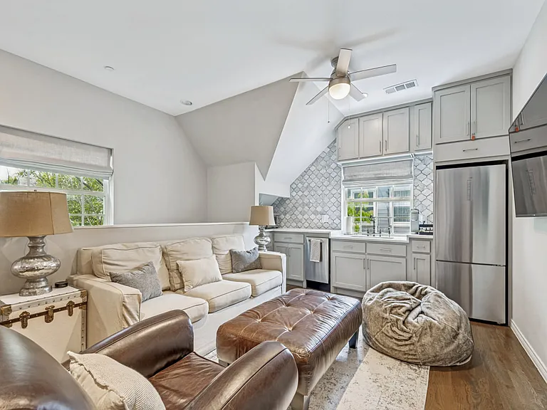 4556 Belclaire Ave — Photo 52