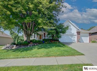 1106 Locust Ave, Papillion, NE 68046
