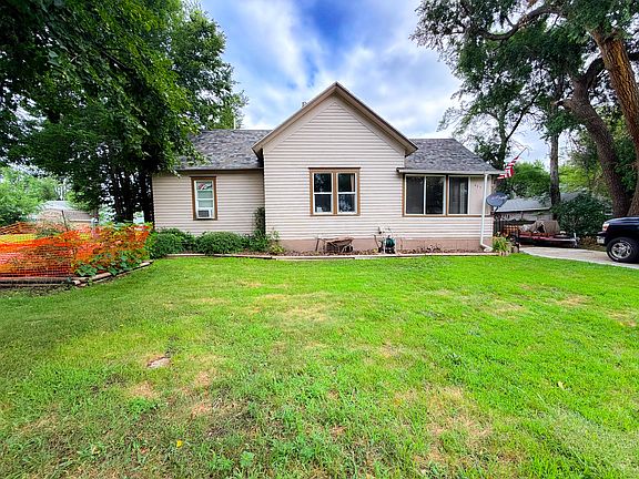 2nd image of 457 10th St SE