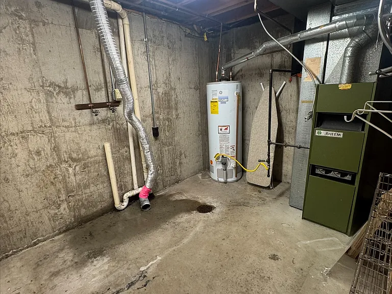 Downstairs laundry hookups and utility room