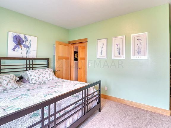 3rd image of 1069 Parkway Dr