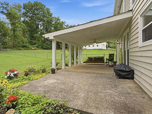 4th image of 1829 Fox Chase Dr