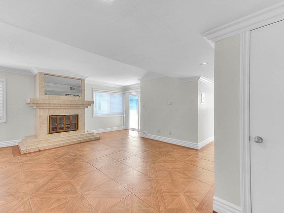 2nd image of 206 15th St APT C