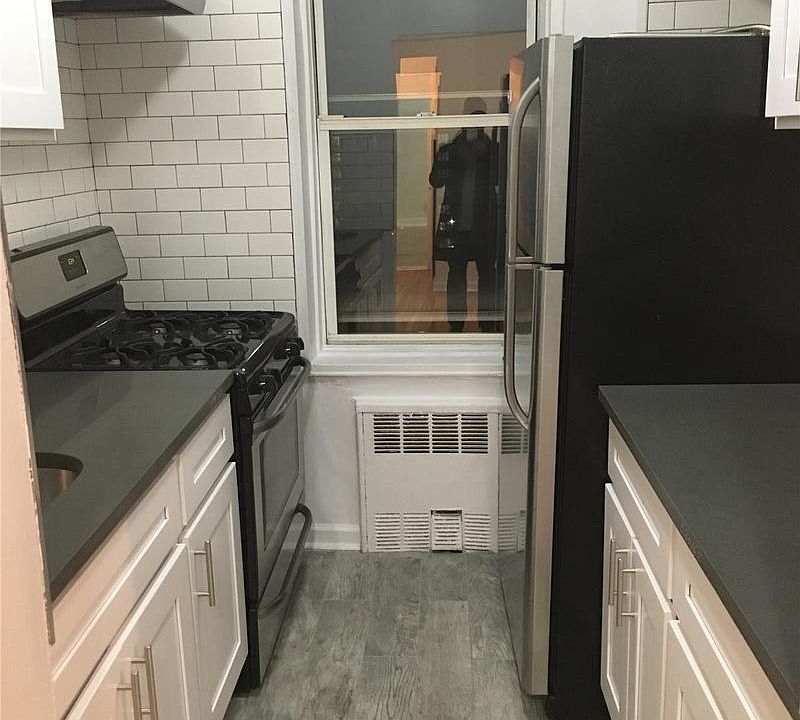 2nd image of 4011 Kings Hwy APT 3N