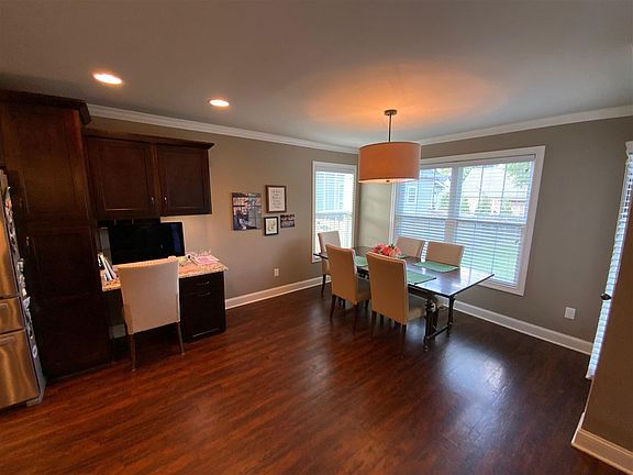 5th image of 524 Makenzie Ave