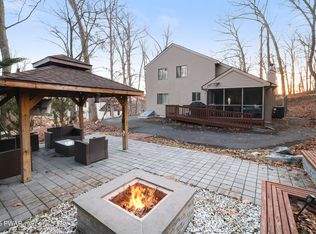195 Brentwood Dr, Bushkill, PA 18324